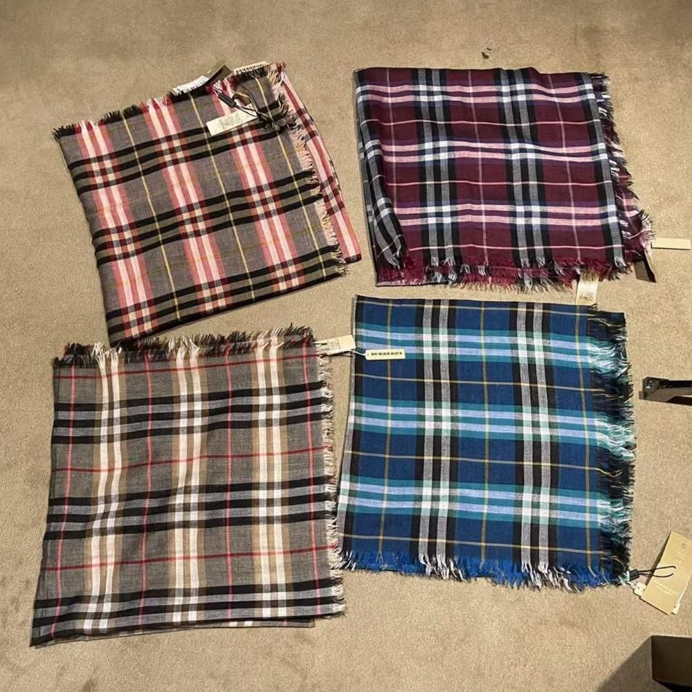 【国现秒发】Burberry 巴宝莉经典格纹 143*143cm 方巾披肩围巾