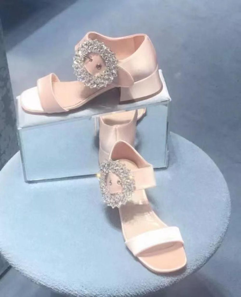 意大利设计师品牌Rachele Louisa 新款粉色凉鞋 超美钻扣