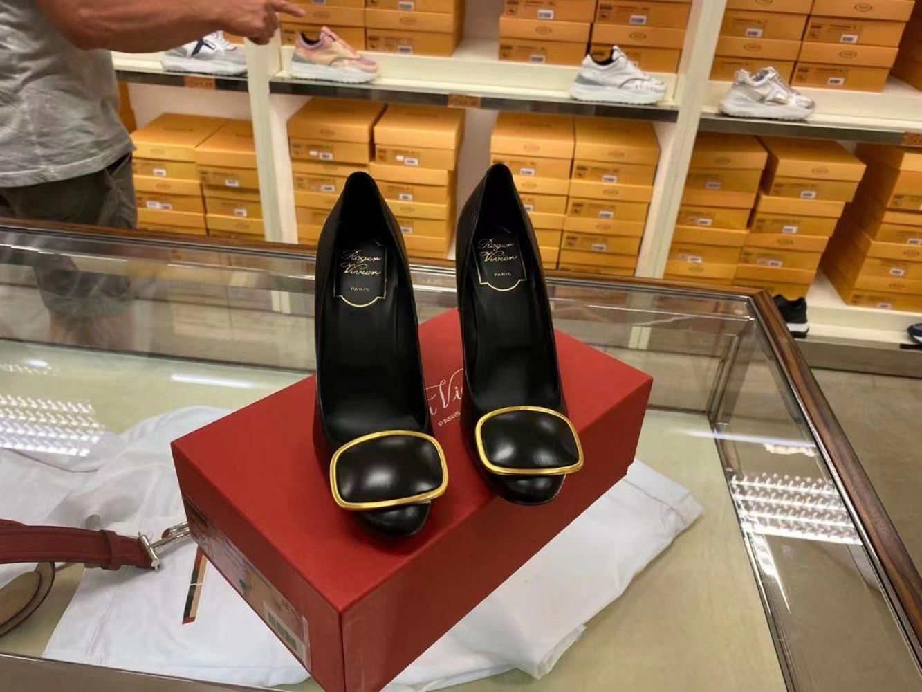 rogervivierrv特卖女士高跟鞋单鞋折上折特价