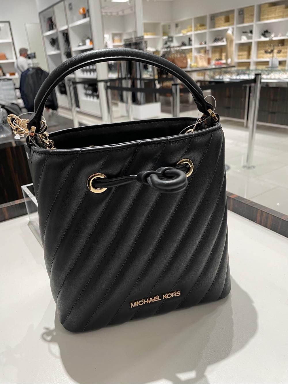 mk小羊皮黑金水桶包