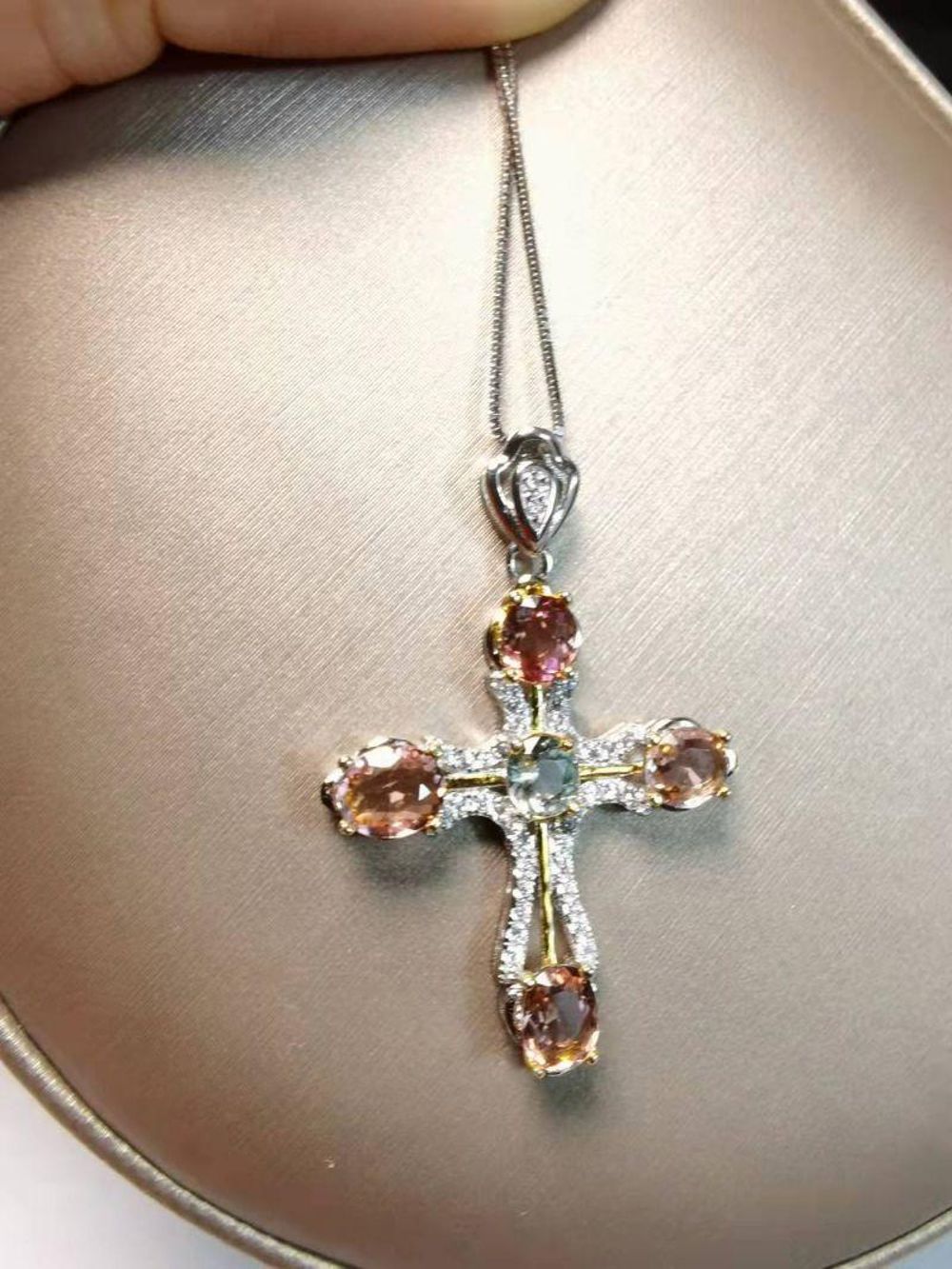 s132天然碧玺十字架吊坠正中蓝碧送链