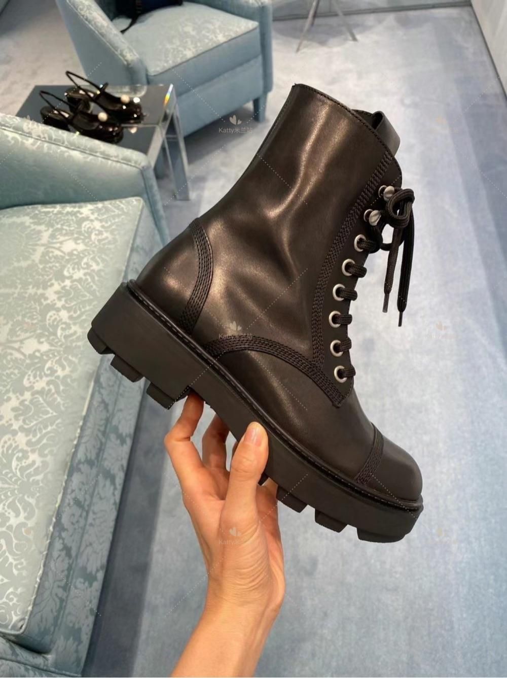 miumiu缪缪女鞋黑色系带及踝靴马丁靴45cm