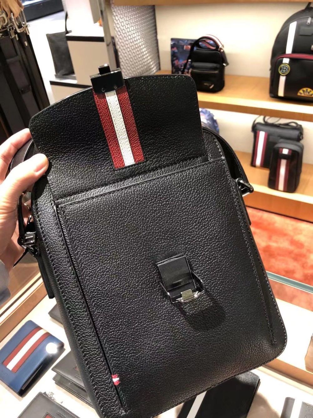 bally巴利男包黑色徽标斜挎单肩包男士相机包6230943